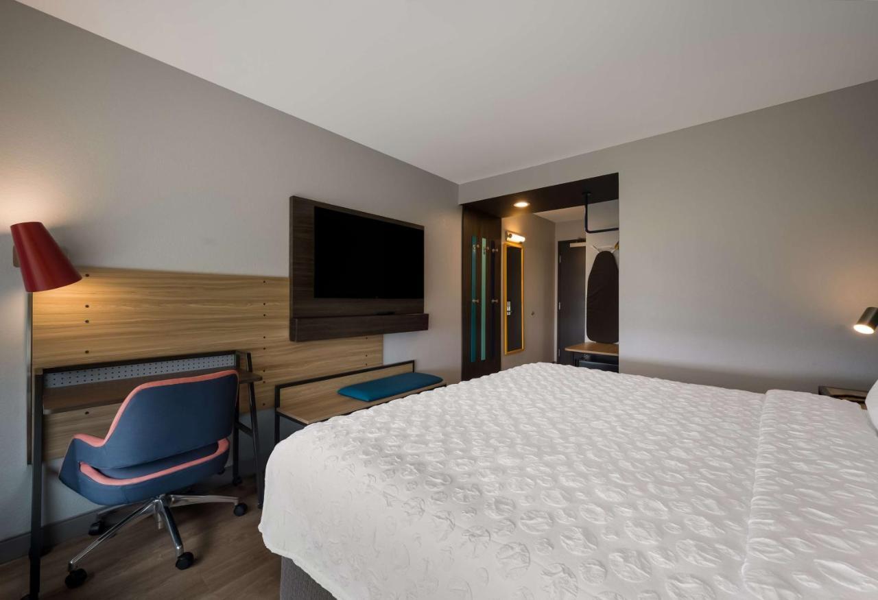 Tru By Hilton Novi Detroit Hotel Екстериор снимка