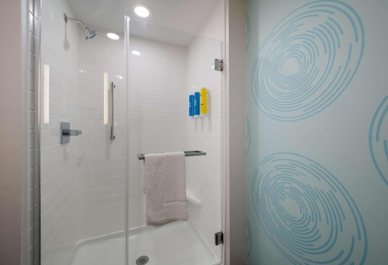 Tru By Hilton Novi Detroit Hotel Екстериор снимка