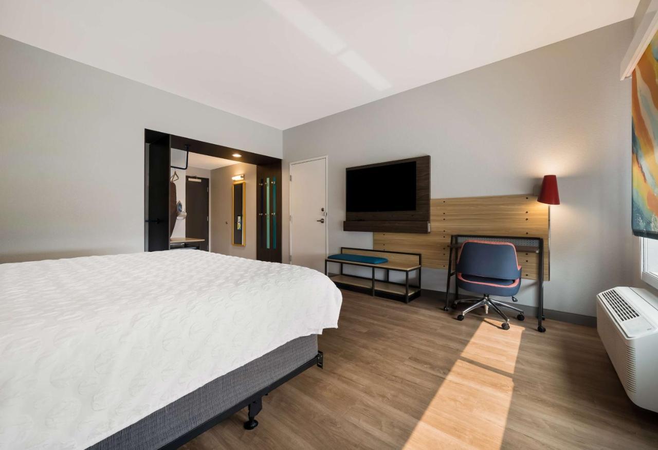 Tru By Hilton Novi Detroit Hotel Екстериор снимка